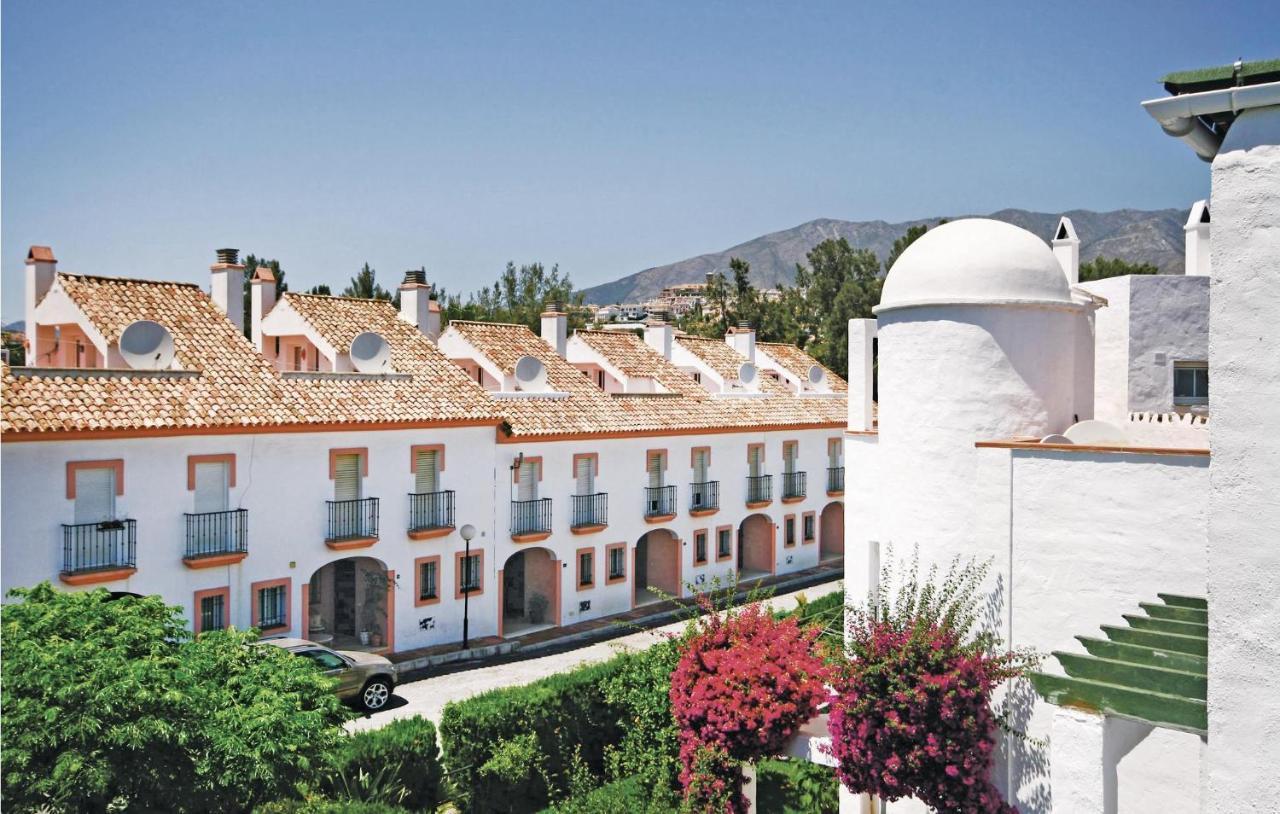 Nice Apartment In Mijas Costa With Kitchen Fuengirola Exteriör bild