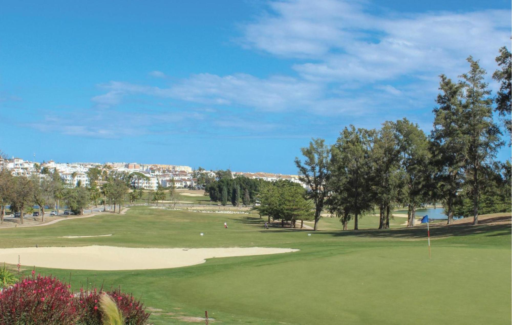 Nice Apartment In Mijas Costa With Kitchen Fuengirola Exteriör bild