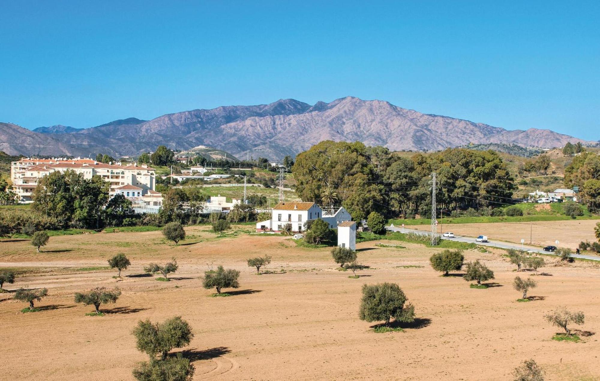 Nice Apartment In Mijas Costa With Kitchen Fuengirola Exteriör bild