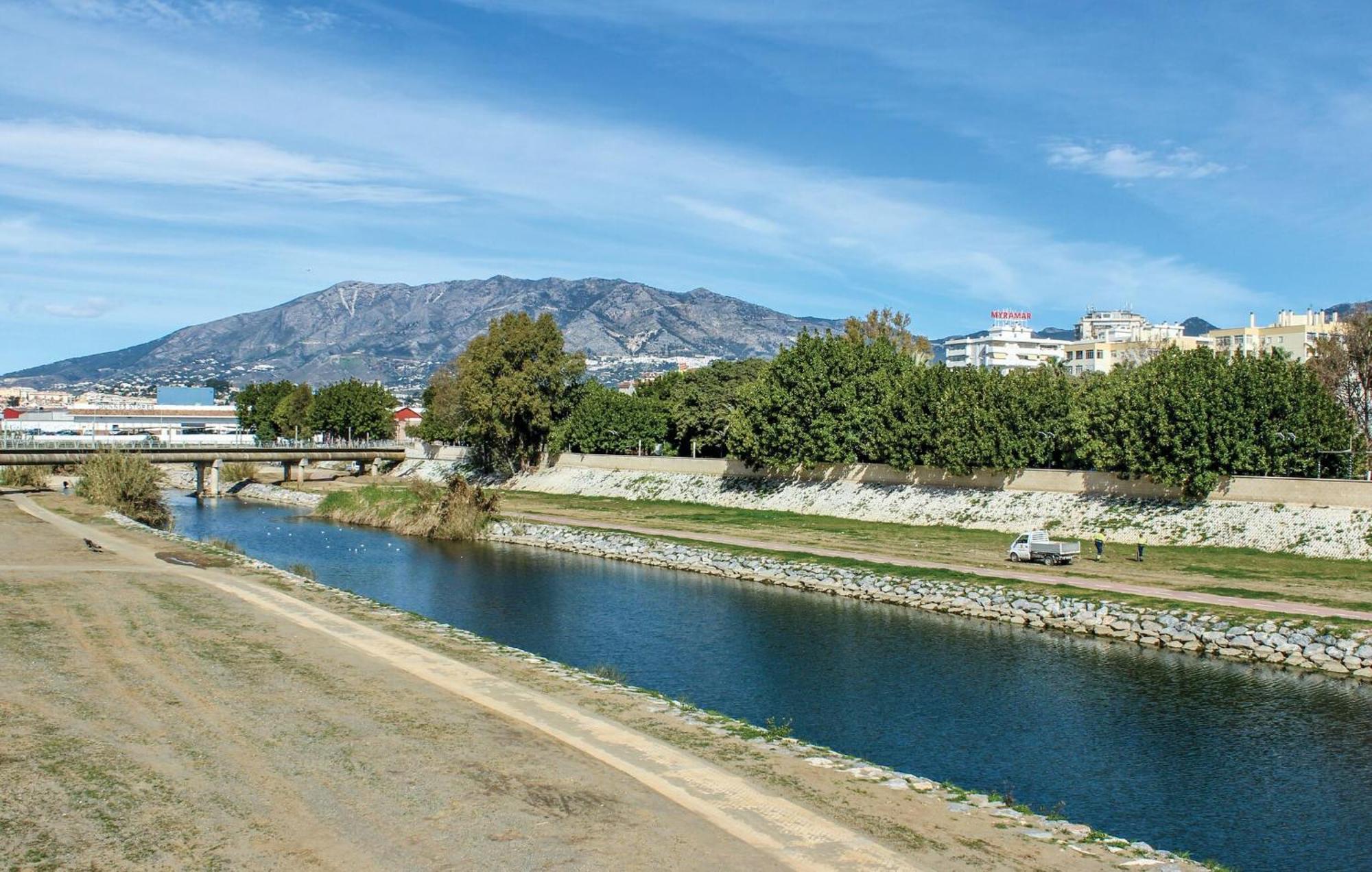 Nice Apartment In Mijas Costa With Kitchen Fuengirola Exteriör bild