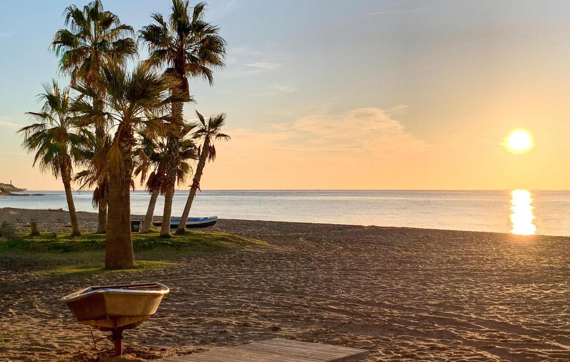 Nice Apartment In Mijas Costa With Kitchen Fuengirola Exteriör bild